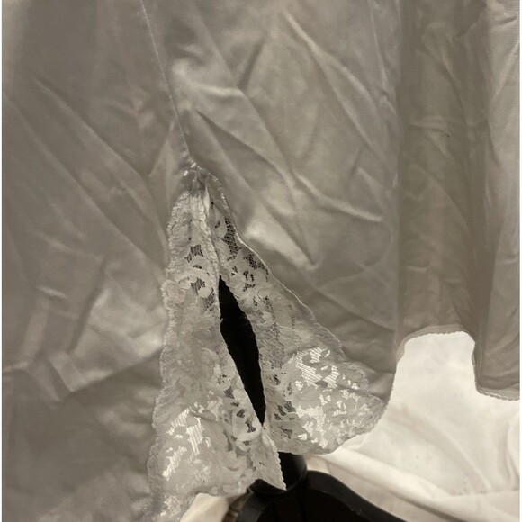 Lot of 4 Vintage slip skirts half slips, Vaniry Fair, Lorraine, Montgomery Ward - Picture 6 of 16